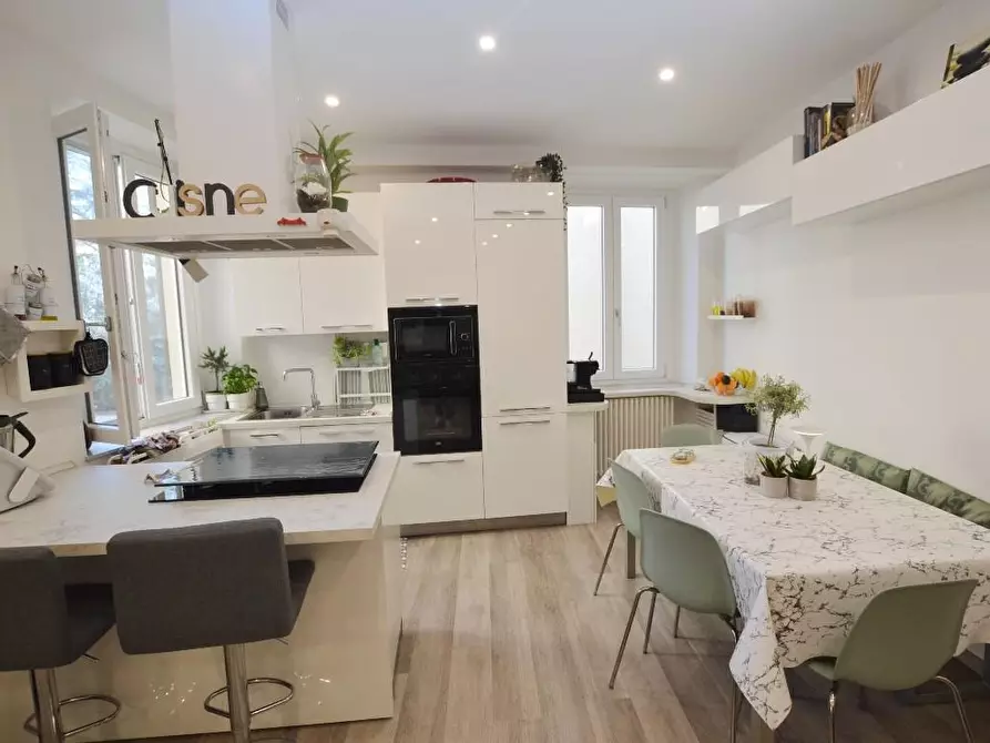 Immagine 4 di Appartamento in vendita  a Lucca