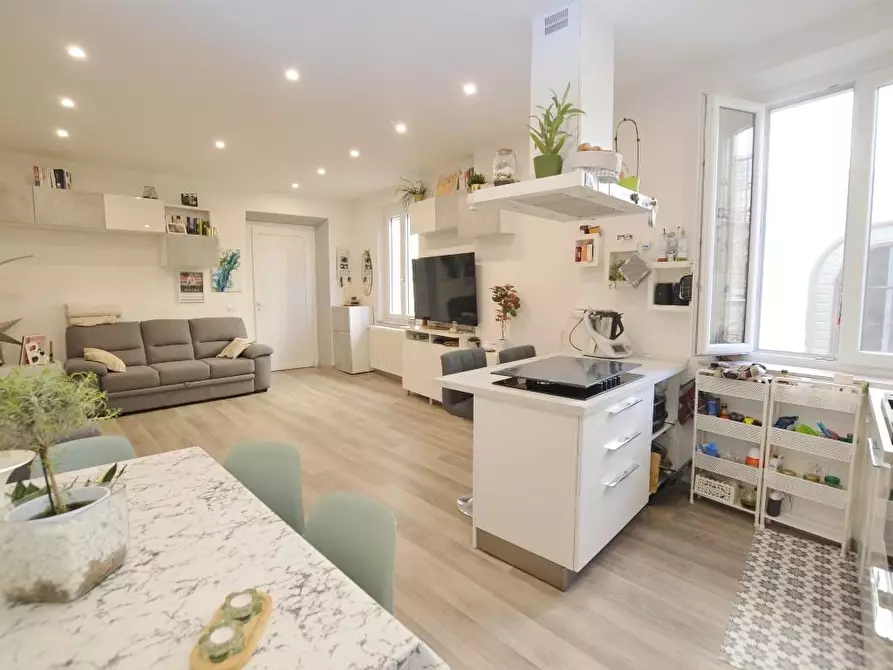 Immagine 7 di Appartamento in vendita  a Lucca