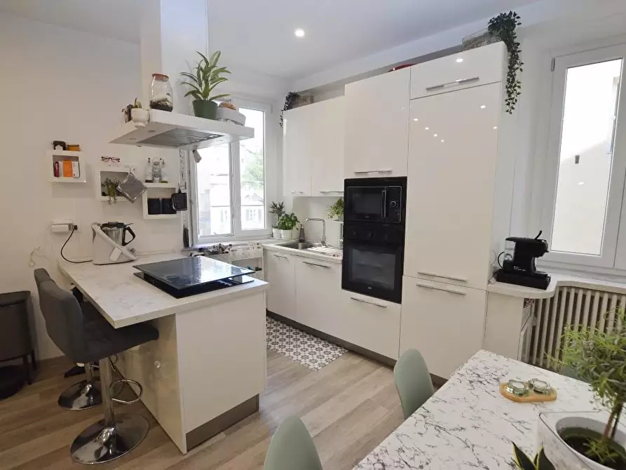 Immagine 5 di Appartamento in vendita  a Lucca