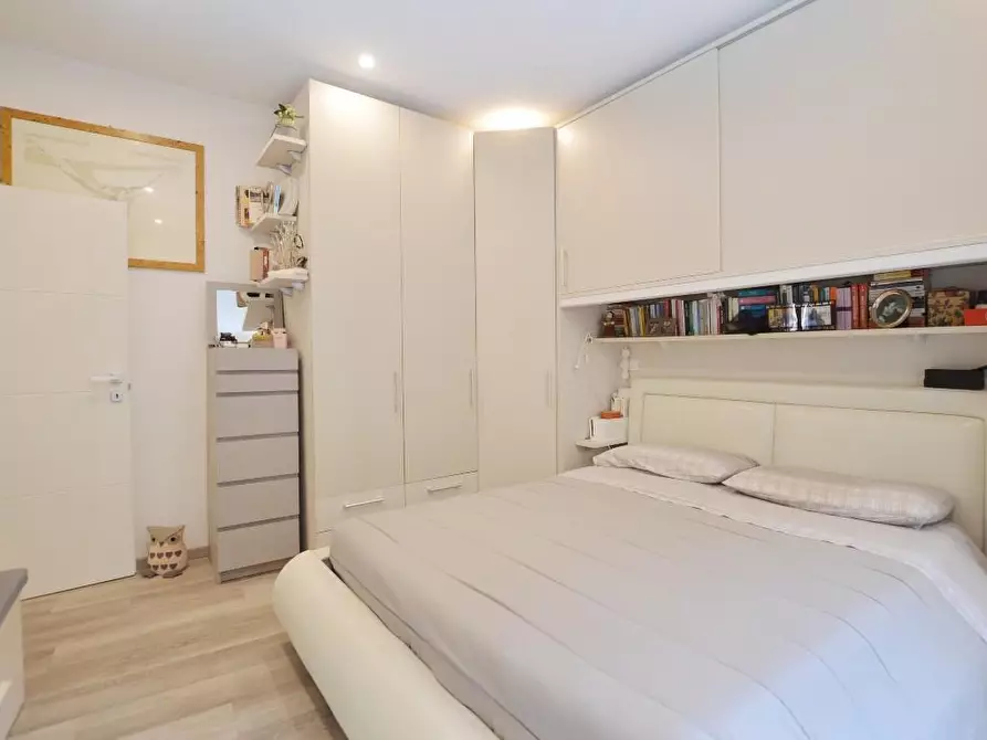 Immagine 12 di Appartamento in vendita  a Lucca