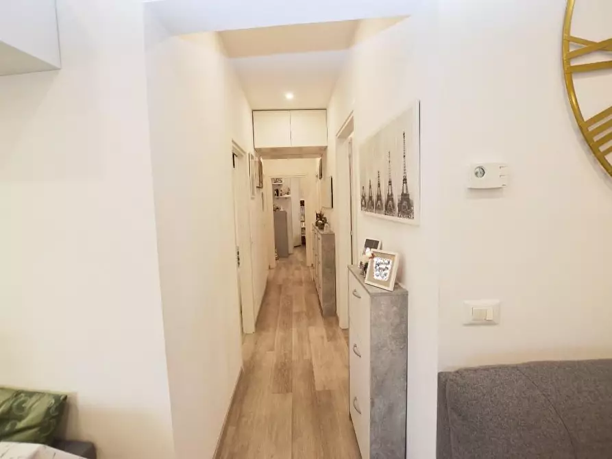 Immagine 9 di Appartamento in vendita  a Lucca