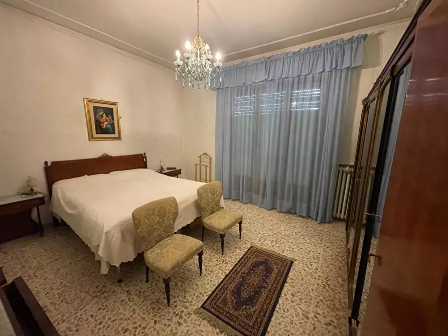Immagine 11 di Appartamento in vendita  a Siena