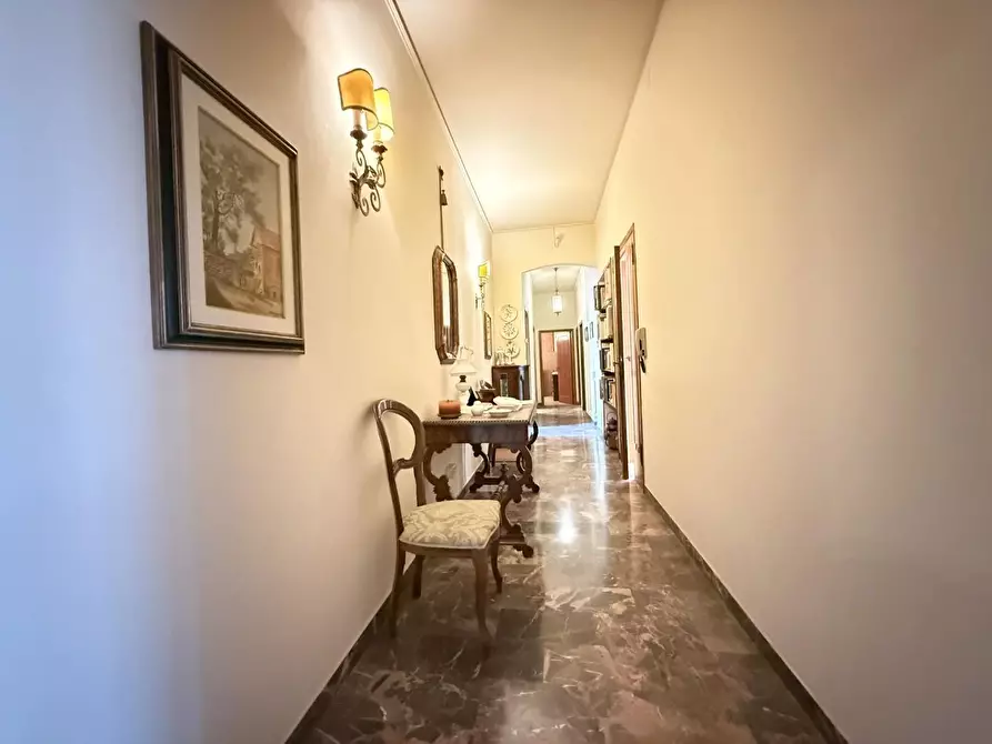 Immagine 4 di Appartamento in vendita  a Siena