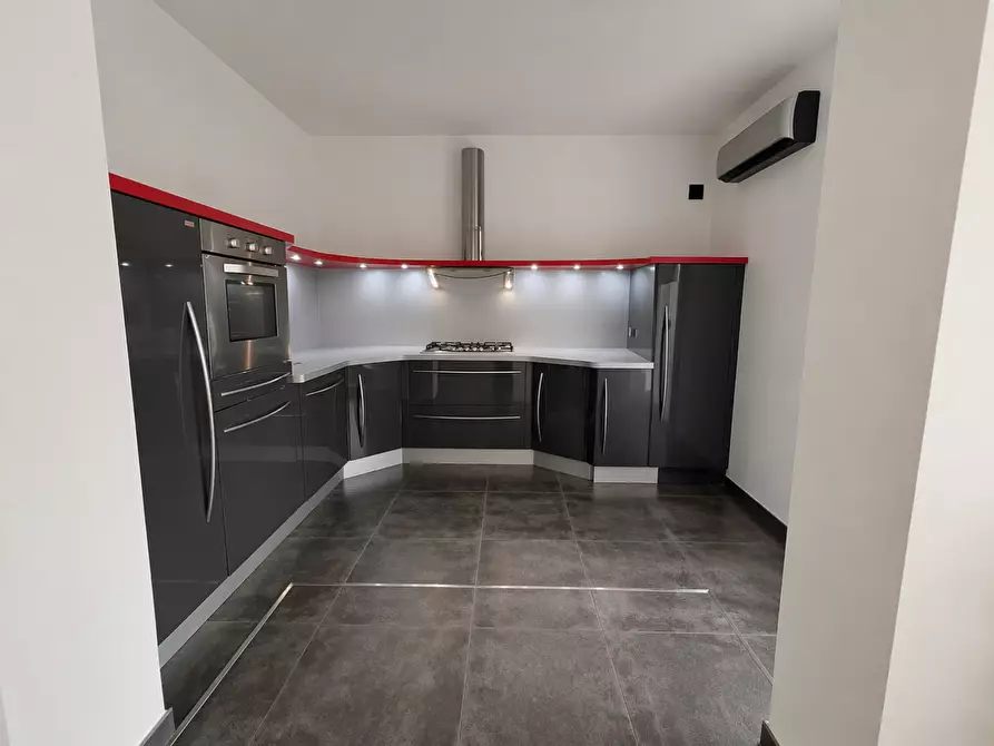 Immagine 27 di Villa in vendita  a Capannori