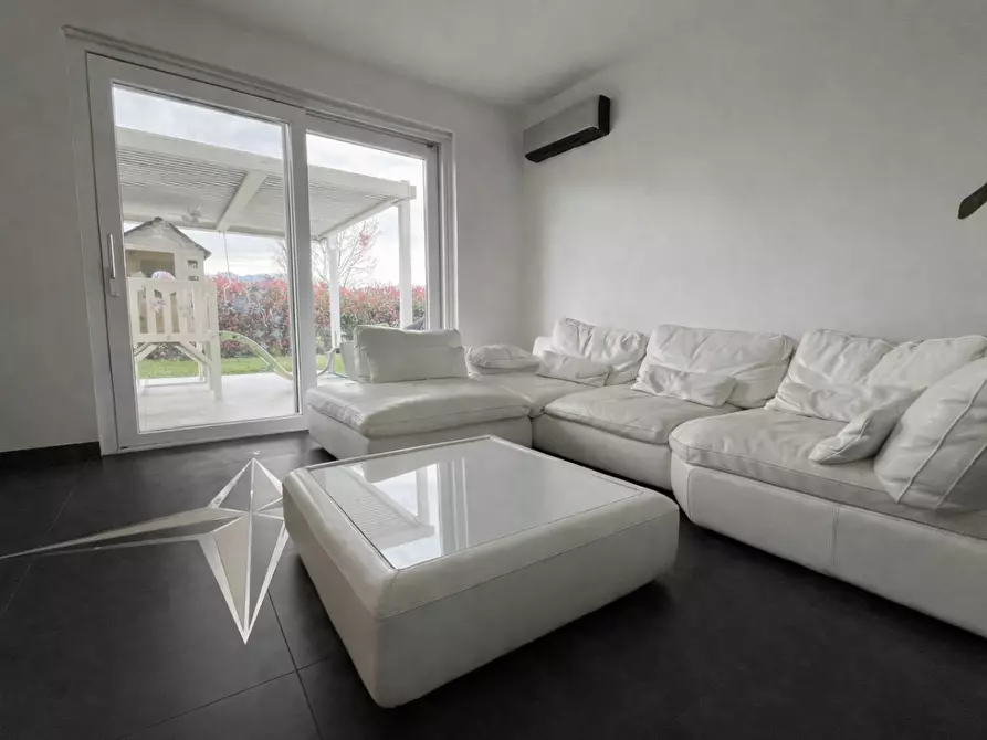 Immagine 23 di Villa in vendita  a Capannori