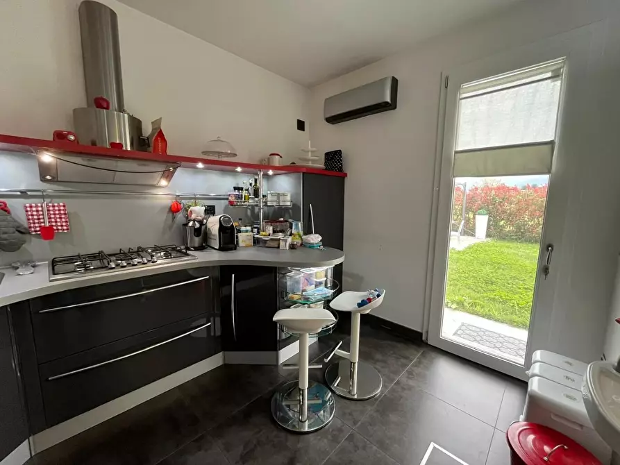 Immagine 14 di Villa in vendita  a Capannori