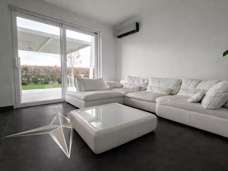 Immagine 20 di Villa in vendita  a Capannori