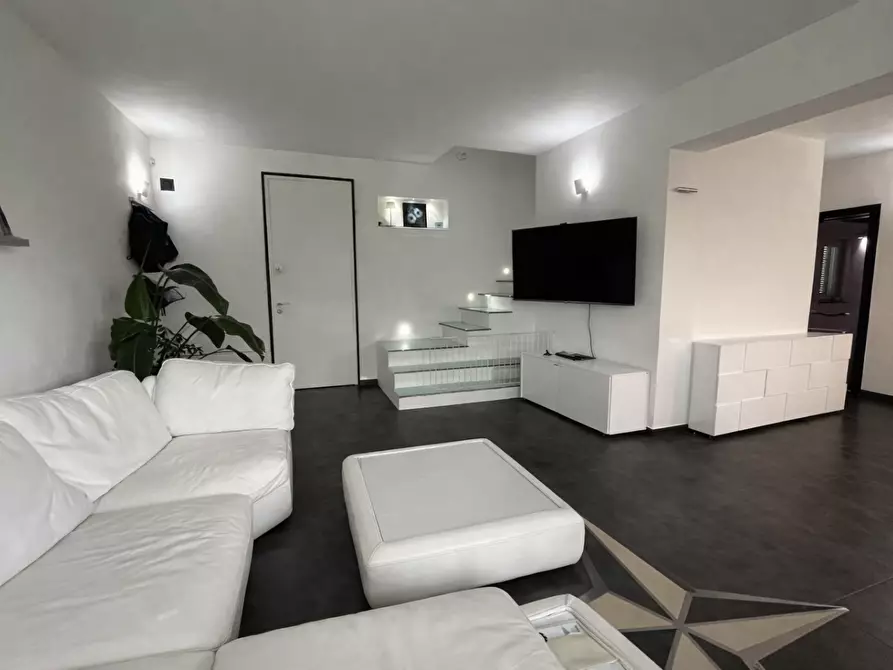 Immagine 1 di Villa in vendita  a Capannori