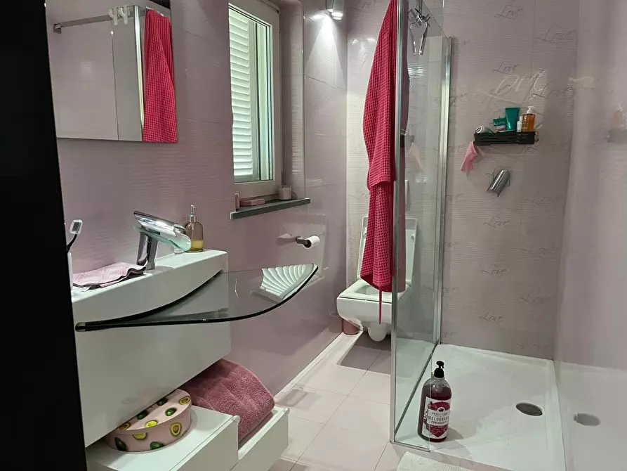 Immagine 13 di Villa in vendita  a Capannori