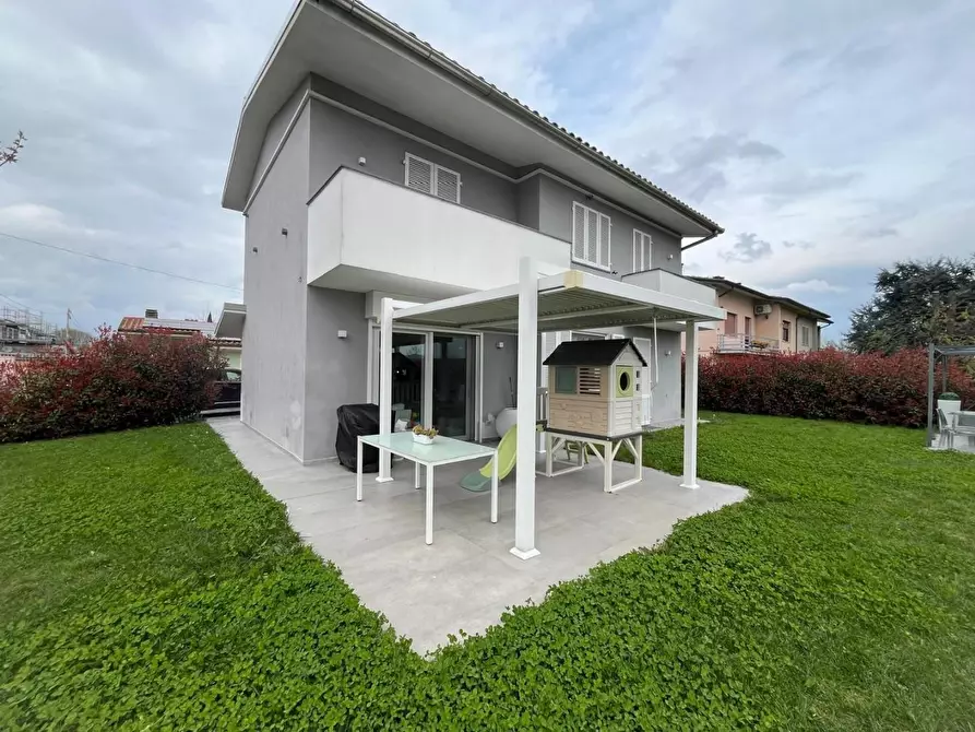 Immagine 19 di Villa in vendita  a Capannori