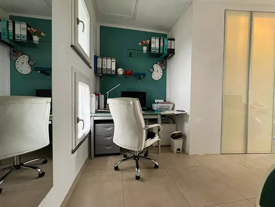 Immagine 8 di Villa in vendita  a Capannori