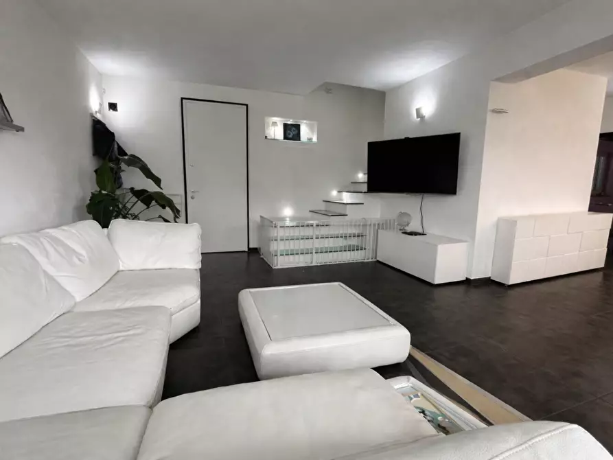 Immagine 22 di Villa in vendita  a Capannori