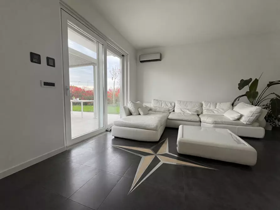 Immagine 28 di Villa in vendita  a Capannori