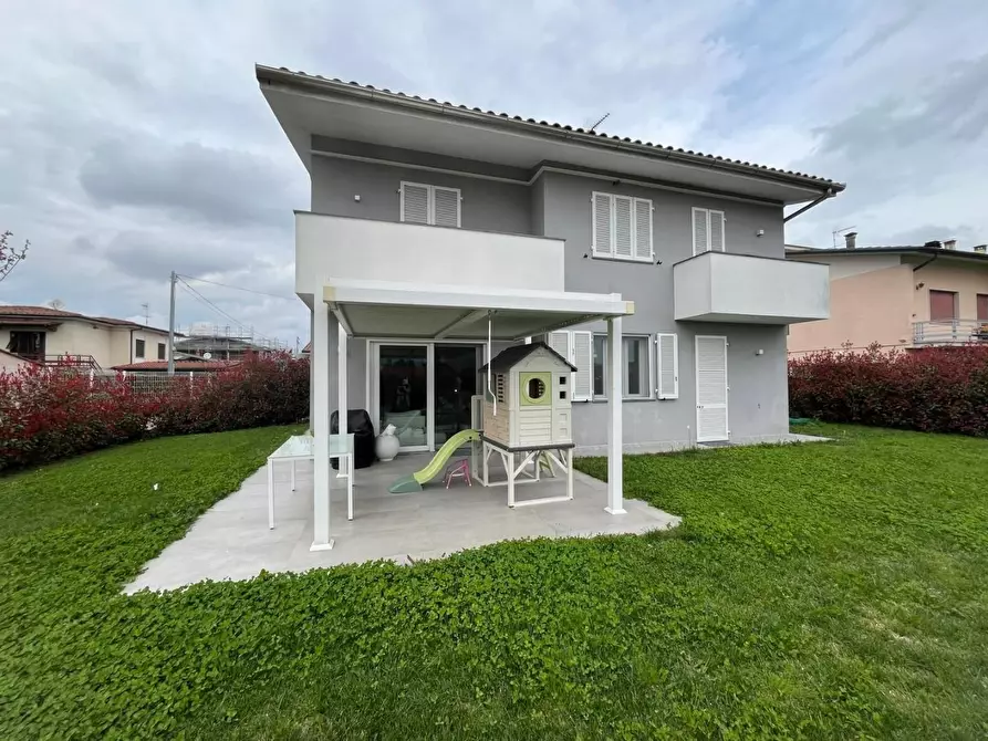 Immagine 18 di Villa in vendita  a Capannori