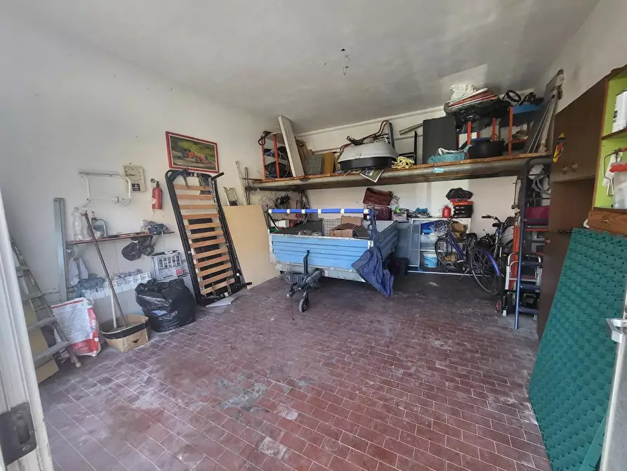 Immagine 1 di Garage in vendita  a Calcinaia
