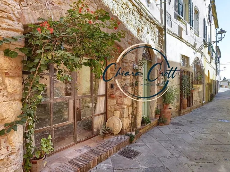 Immagine 1 di Porzione di casa in vendita  a Rosignano Marittimo