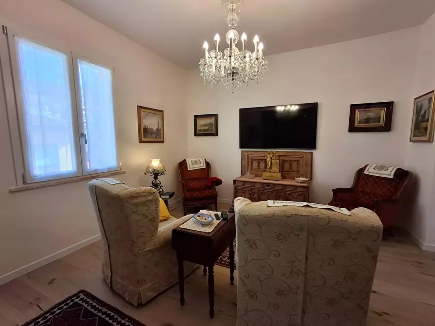 Immagine 2 di Appartamento in vendita  a Capraia E Limite