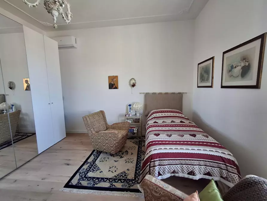 Immagine 21 di Appartamento in vendita  a Capraia E Limite