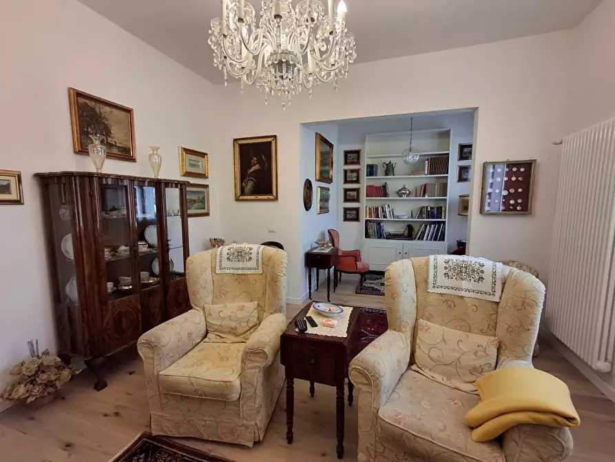 Immagine 1 di Appartamento in vendita  a Capraia E Limite