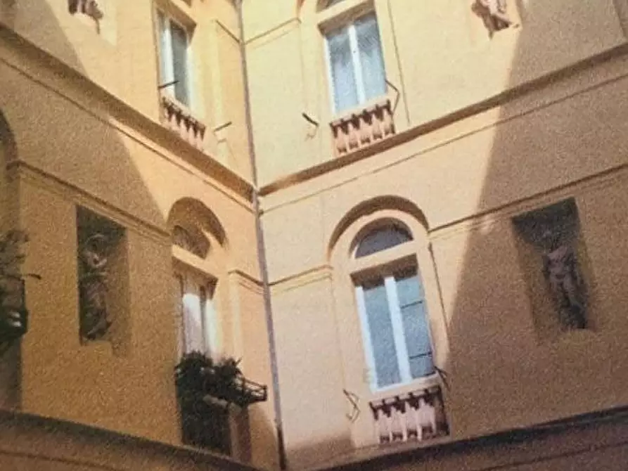 Immagine 3 di Appartamento in vendita  a Livorno