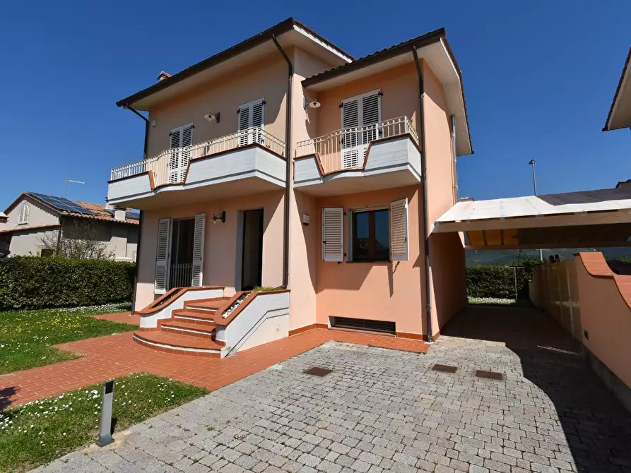 Immagine 1 di Villa in vendita  a San Giuliano Terme