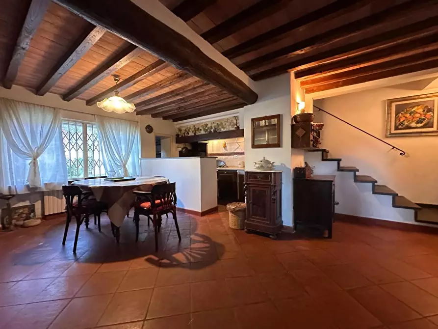 Immagine 2 di Casa colonica in vendita  a Crespina Lorenzana