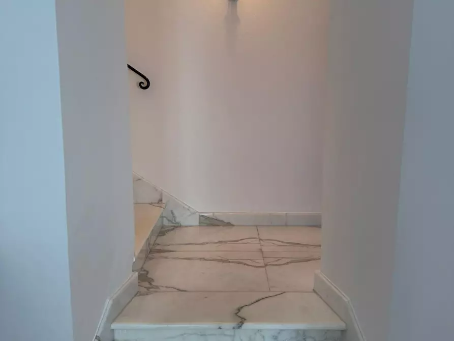 Immagine 10 di Casa semindipendente in vendita  a Carrara