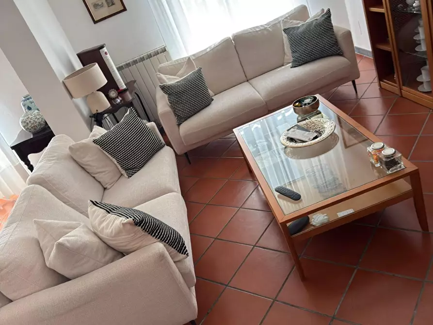 Immagine 1 di Casa semindipendente in vendita  a Carrara