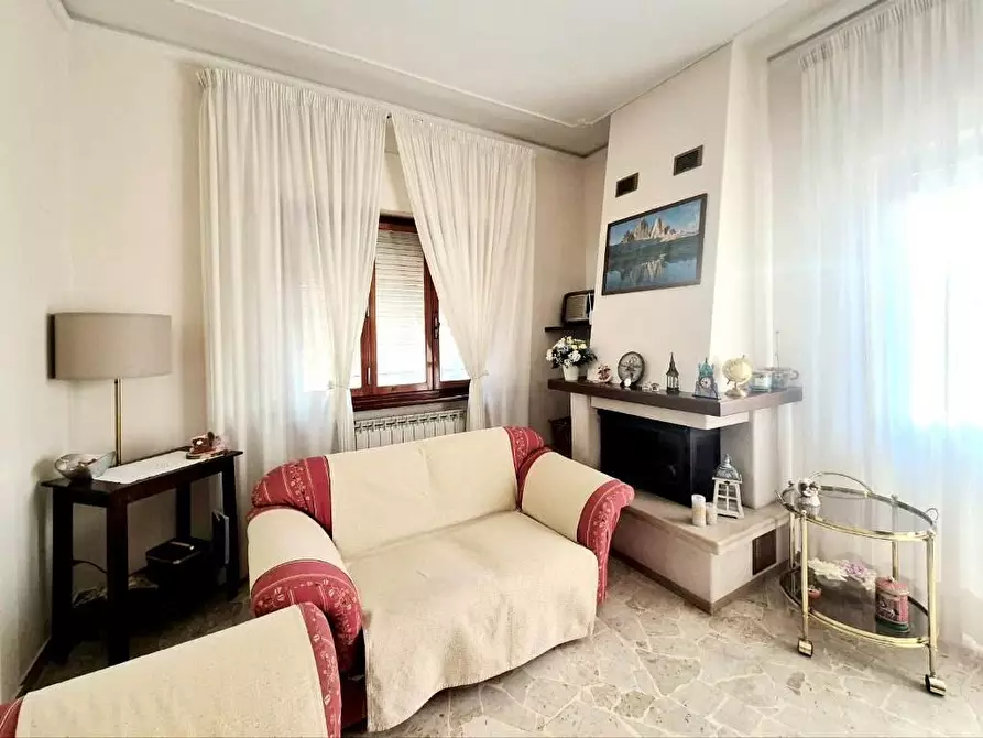 Immagine 7 di Villa in vendita  a Capannori