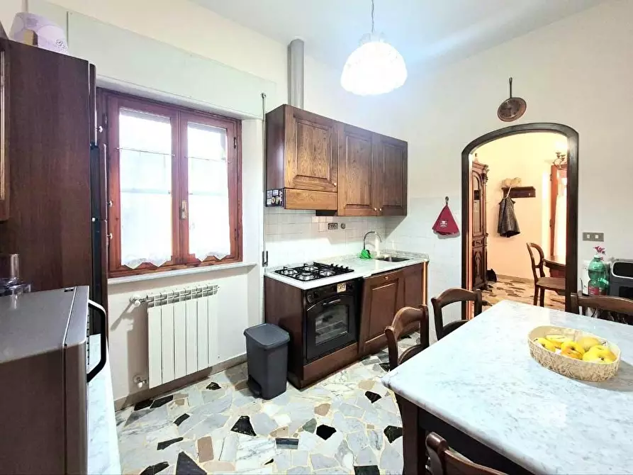 Immagine 10 di Villa in vendita  a Capannori