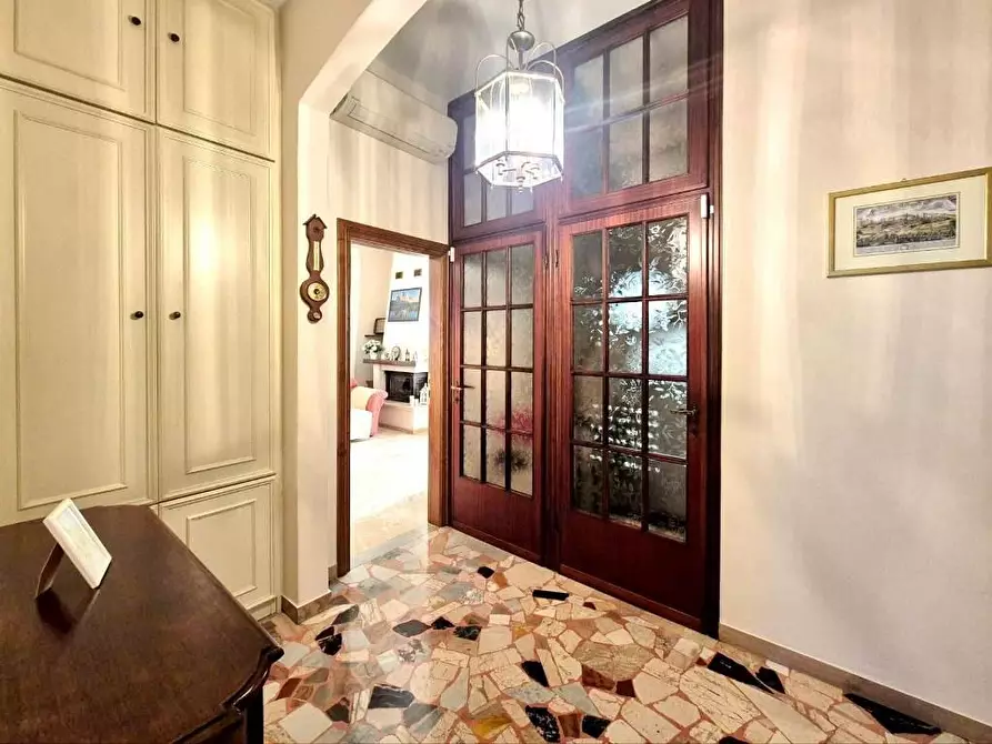 Immagine 12 di Villa in vendita  a Capannori