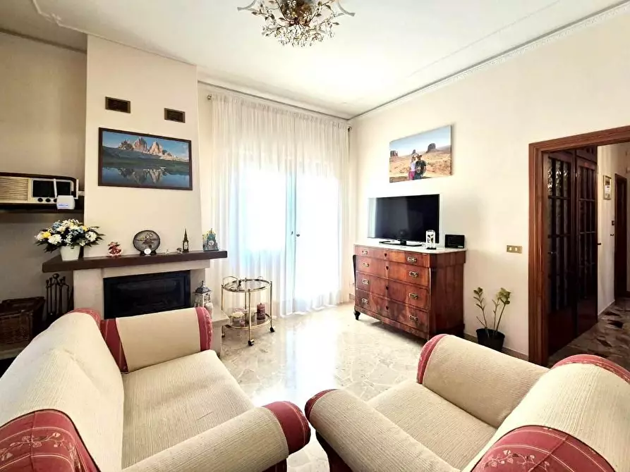 Immagine 8 di Villa in vendita  a Capannori