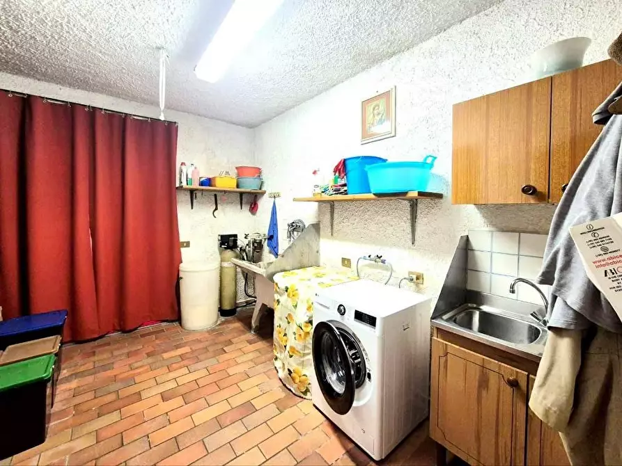 Immagine 33 di Villa in vendita  a Capannori