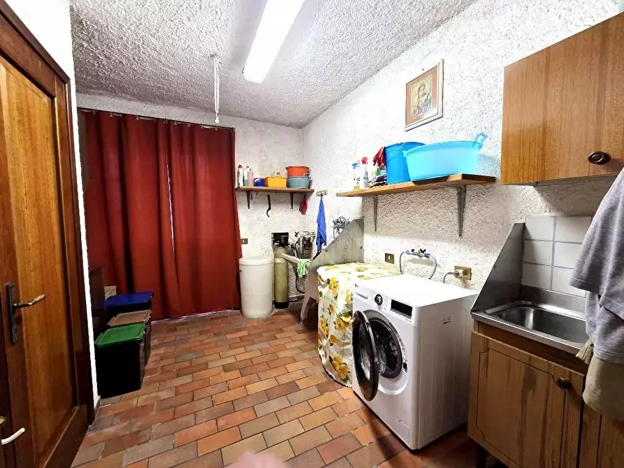 Immagine 32 di Villa in vendita  a Capannori