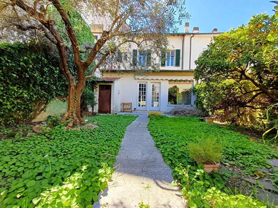 Immagine 1 di Villa in vendita  a Empoli