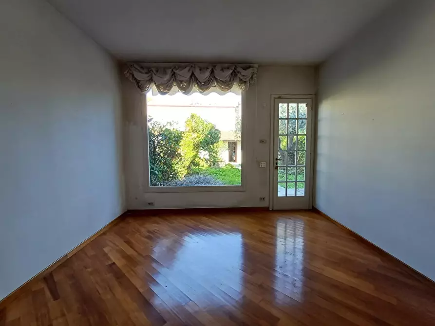 Immagine 4 di Villa in vendita  a Empoli