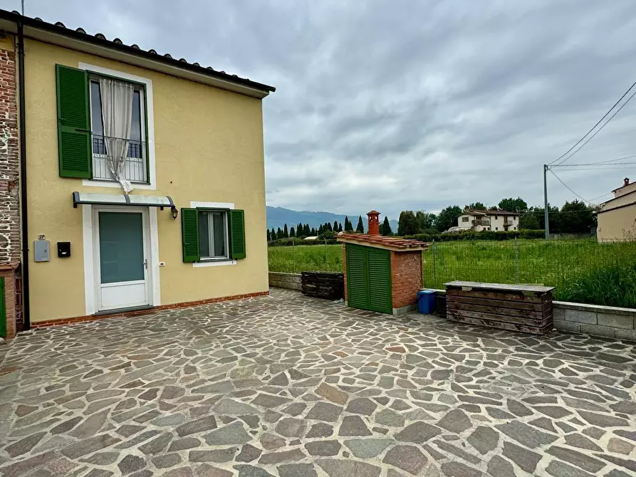 Immagine 46 di Villetta a schiera in vendita  a Capannori