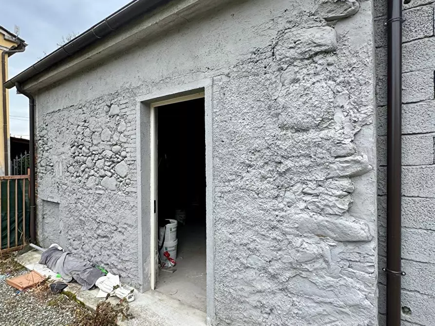 Immagine 43 di Villetta a schiera in vendita  a Capannori