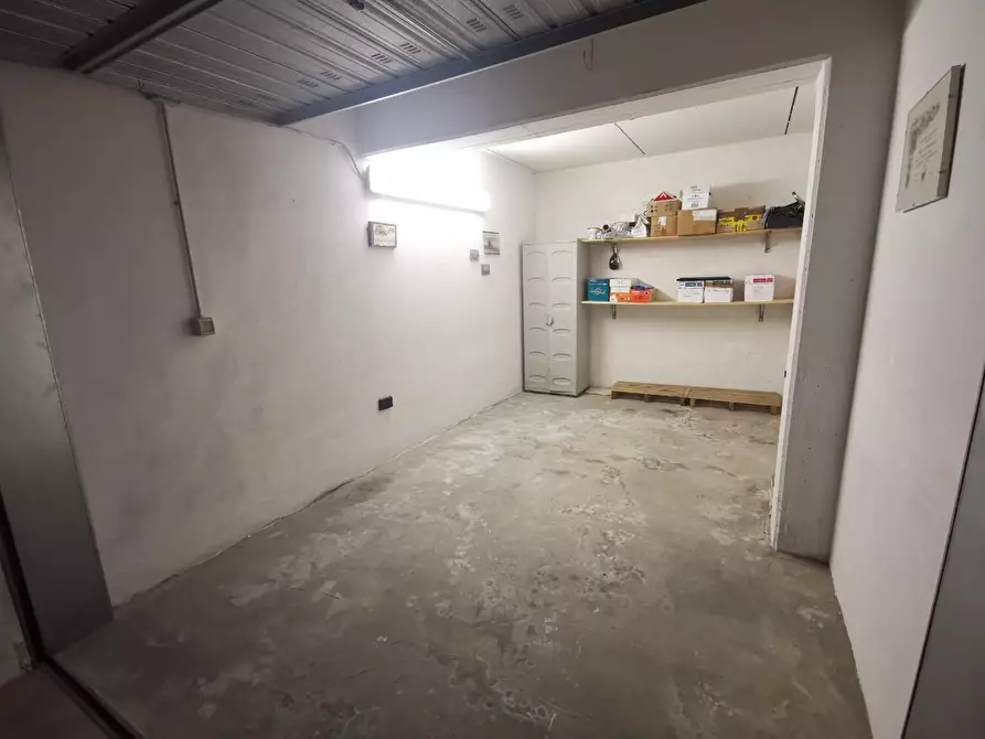 Immagine 2 di Garage in vendita  a Fucecchio