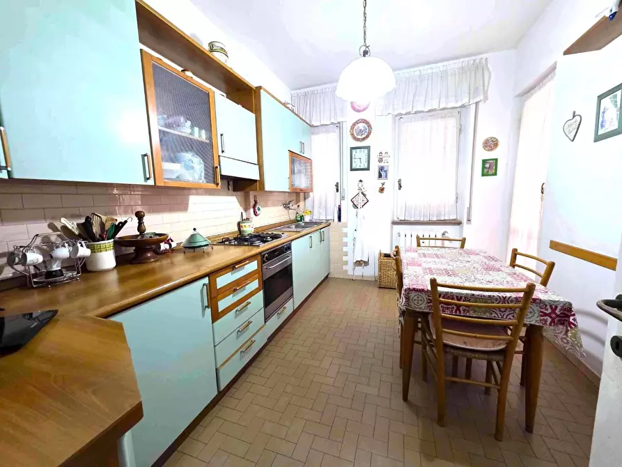 Immagine 11 di Appartamento in vendita  a Massa