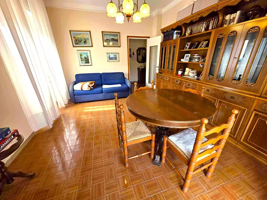 Immagine 2 di Appartamento in vendita  a Massa