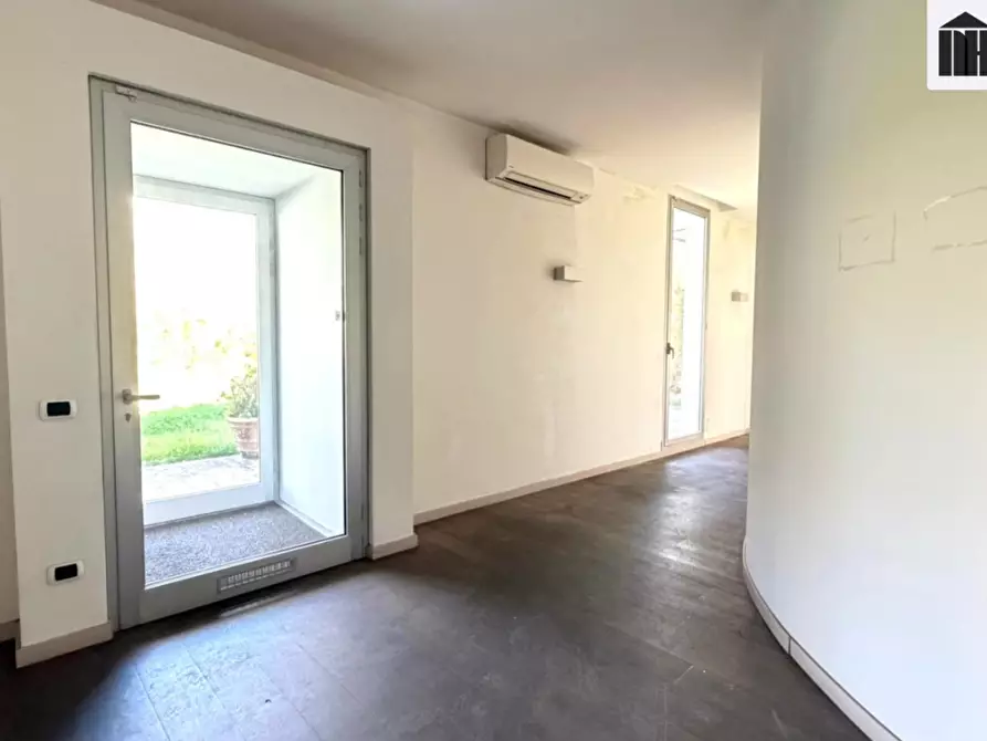 Immagine 24 di Ufficio in vendita  a Santa Croce Sull'arno