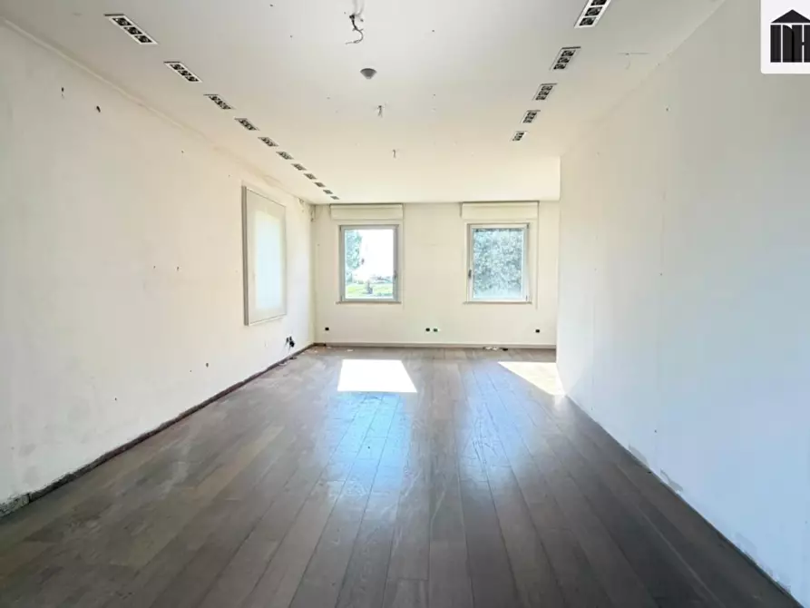 Immagine 14 di Ufficio in vendita  a Santa Croce Sull'arno