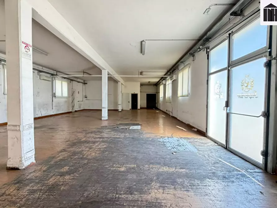 Immagine 22 di Ufficio in vendita  a Santa Croce Sull'arno