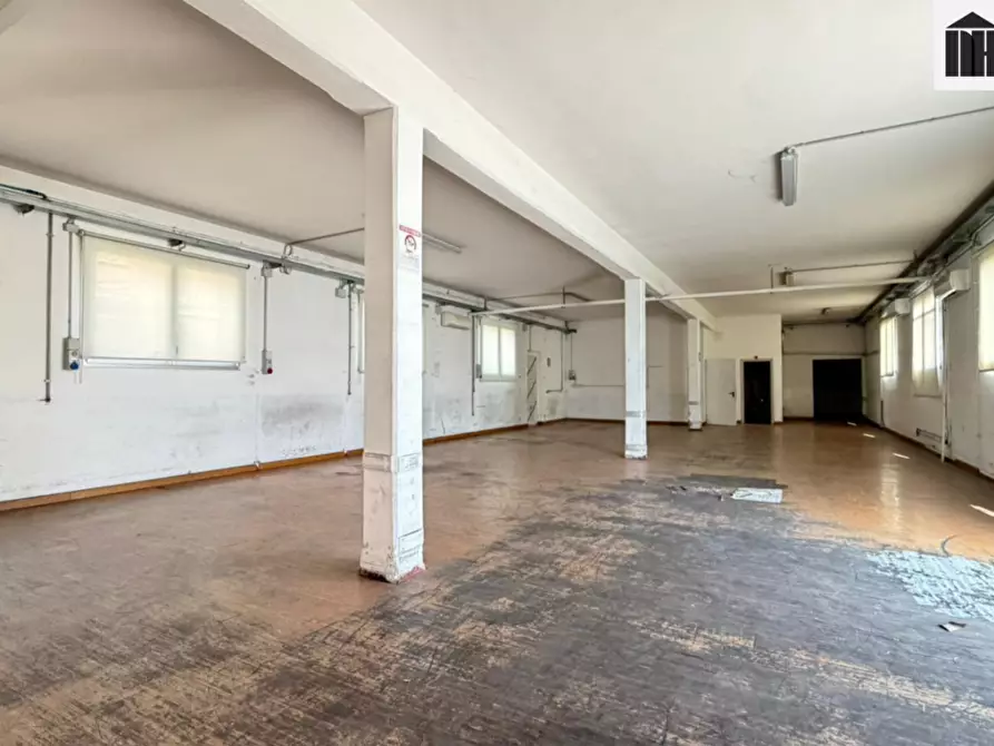 Immagine 23 di Ufficio in vendita  a Santa Croce Sull'arno