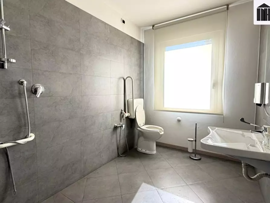 Immagine 13 di Ufficio in vendita  a Santa Croce Sull'arno