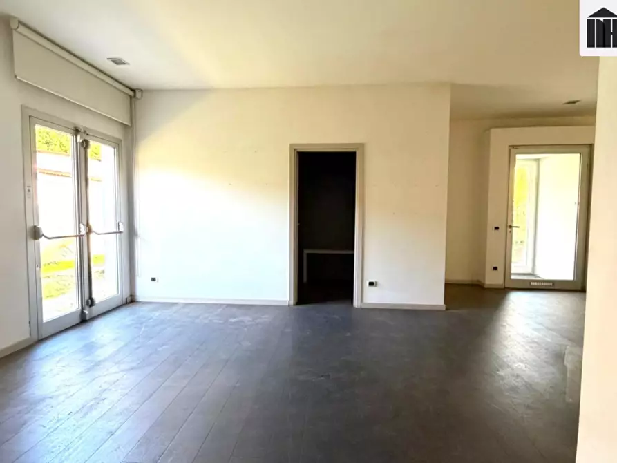 Immagine 18 di Ufficio in vendita  a Santa Croce Sull'arno