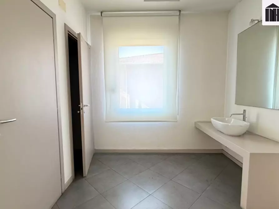 Immagine 25 di Ufficio in vendita  a Santa Croce Sull'arno