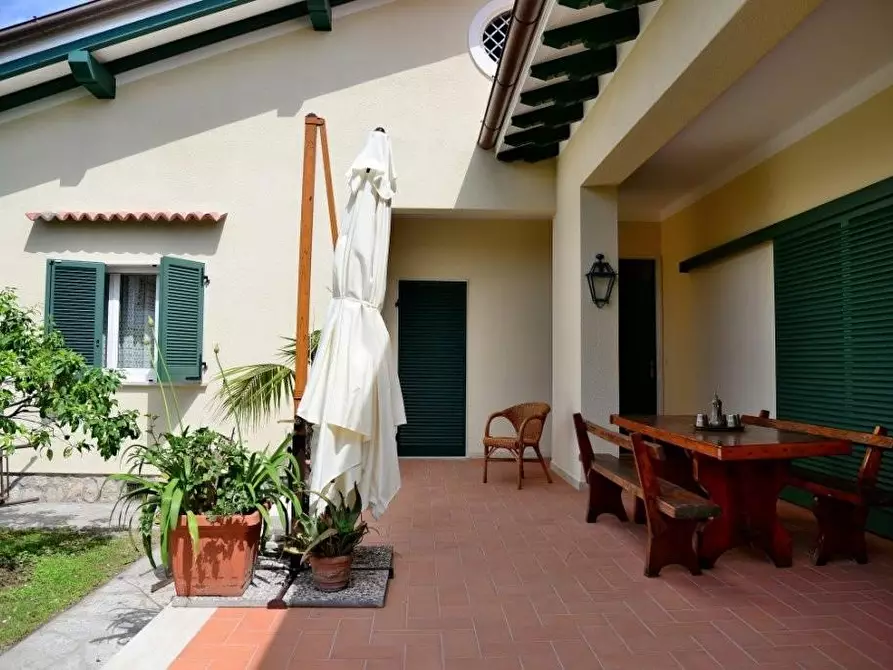 Immagine 11 di Villa in affitto  a Forte Dei Marmi