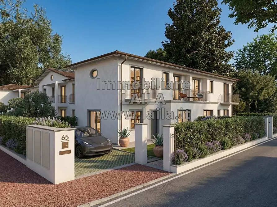 Immagine 1 di Villetta a schiera in vendita  a Montignoso